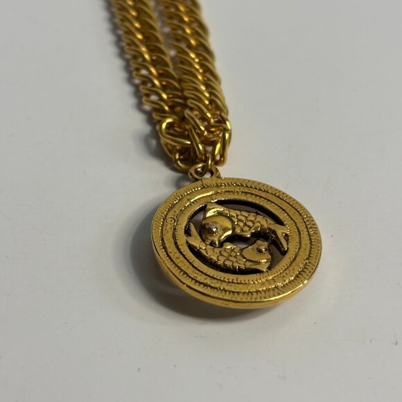 Charm Bracelet Pisces Zodiac Gold Tone Chunky Chain Intricate Fish Medallion Y2K - Picture 7 of 9